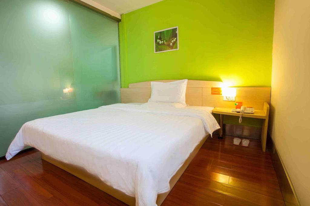 7Days Inn Guangzhou Gangding Longkou XI Road Гуанчжоу Номер фото