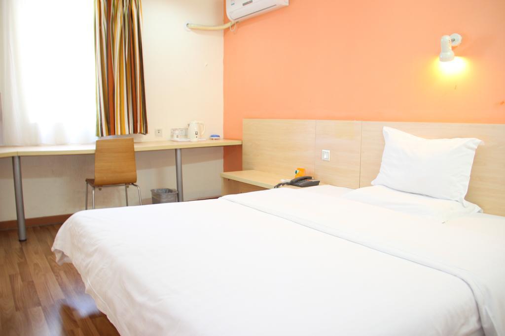 7Days Inn Guangzhou Gangding Longkou XI Road Гуанчжоу Экстерьер фото
