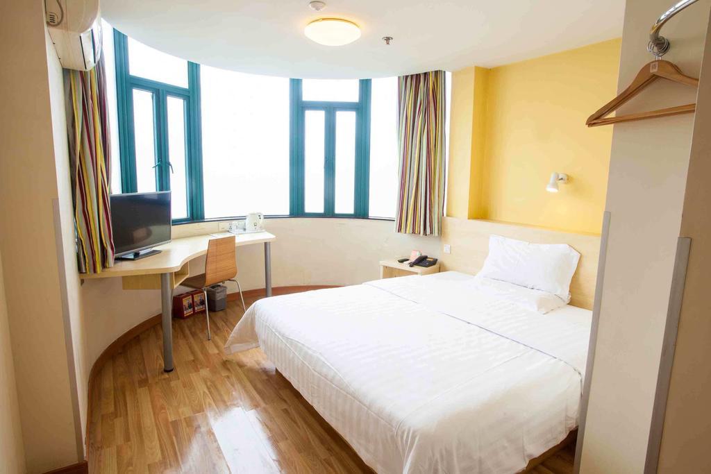 7Days Inn Guangzhou Gangding Longkou XI Road Гуанчжоу Номер фото